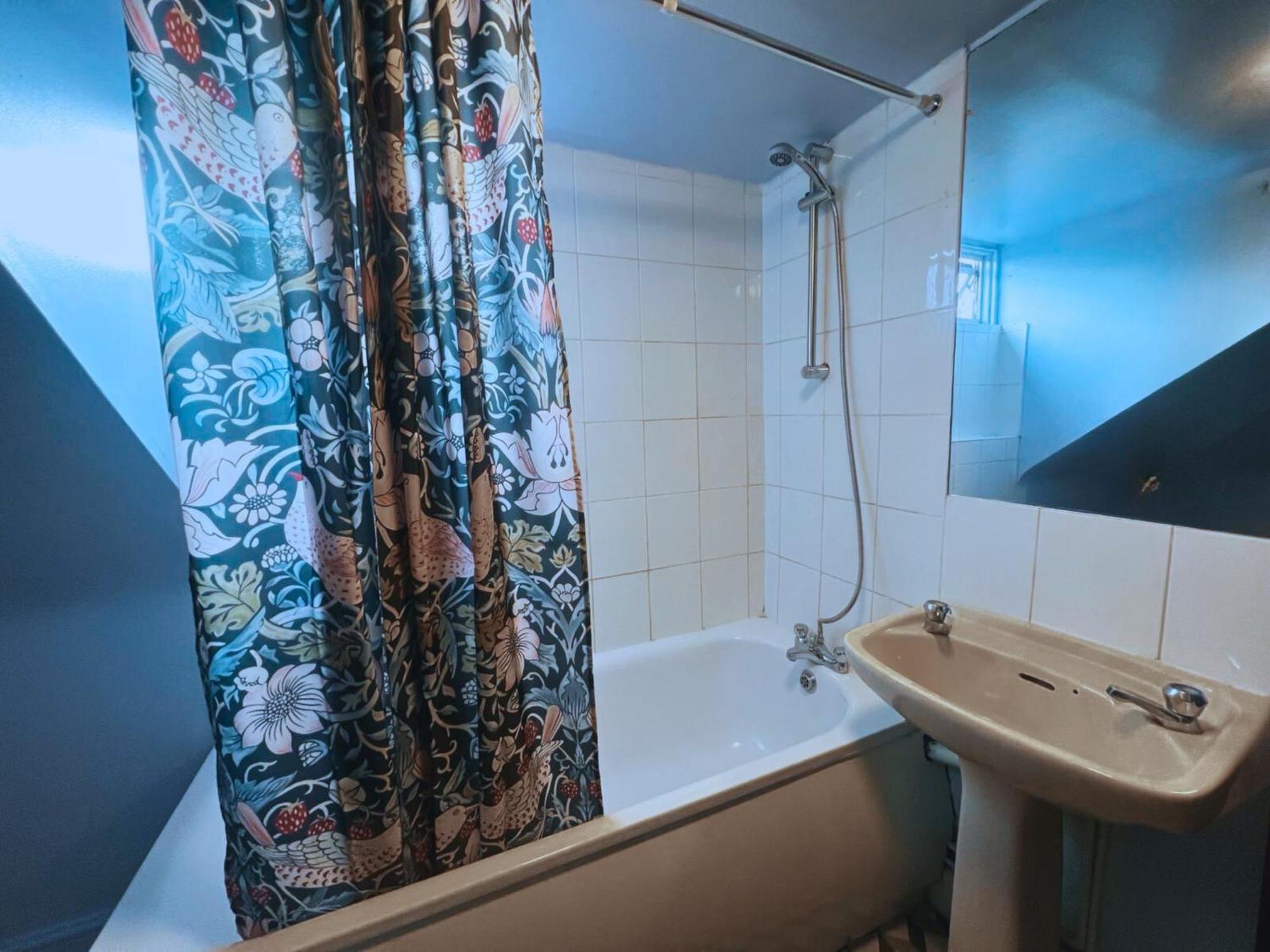 Helen'S Hotel Near Wembley ロンドン エクステリア 写真