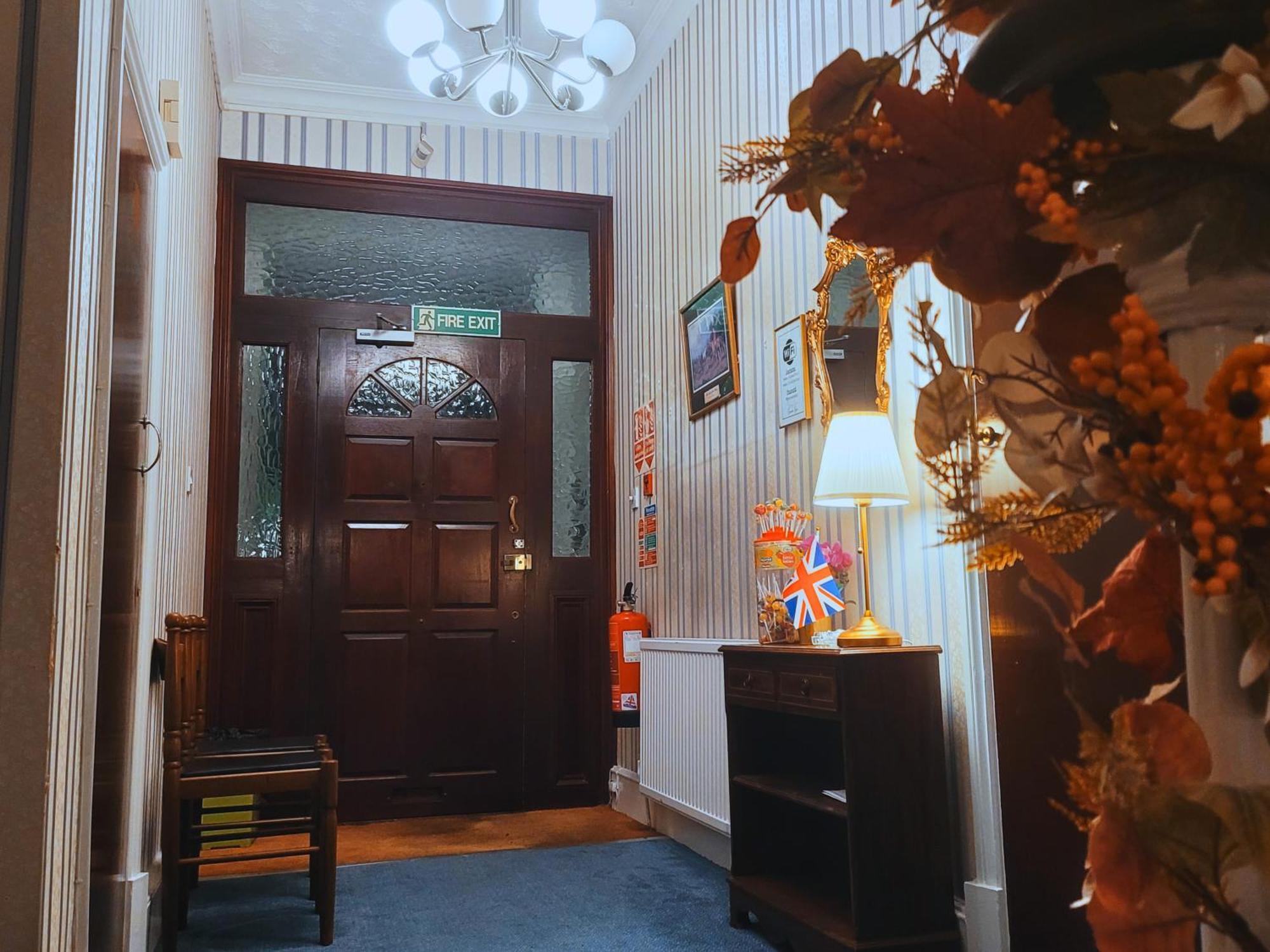 Helen'S Hotel Near Wembley ロンドン エクステリア 写真