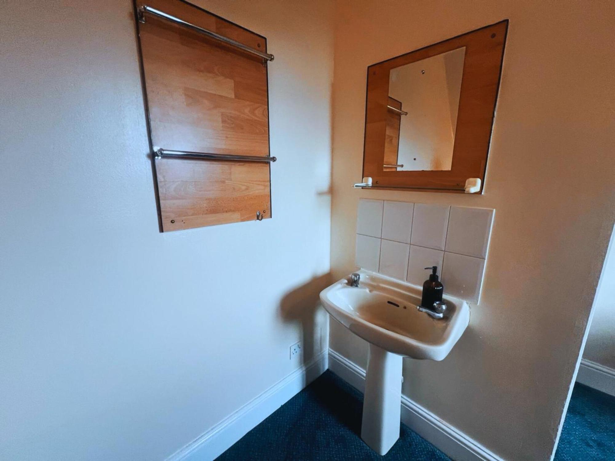 Helen'S Hotel Near Wembley ロンドン エクステリア 写真