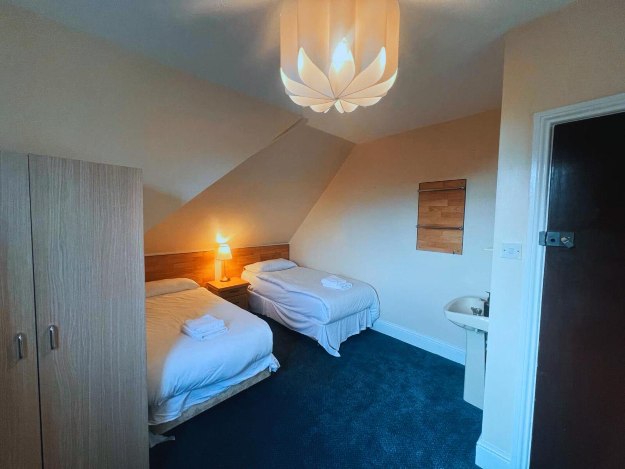 Helen'S Hotel Near Wembley ロンドン エクステリア 写真