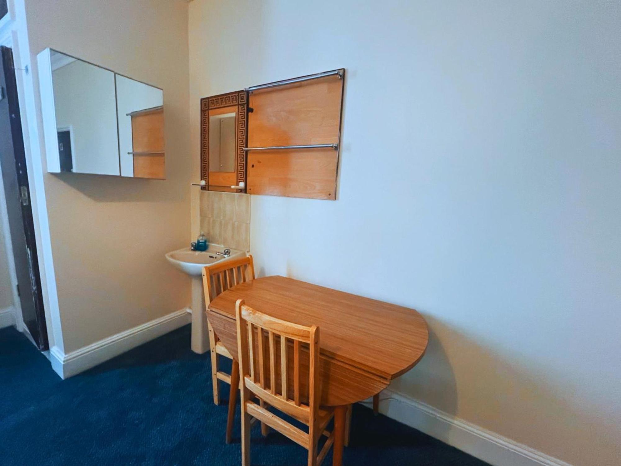 Helen'S Hotel Near Wembley ロンドン エクステリア 写真